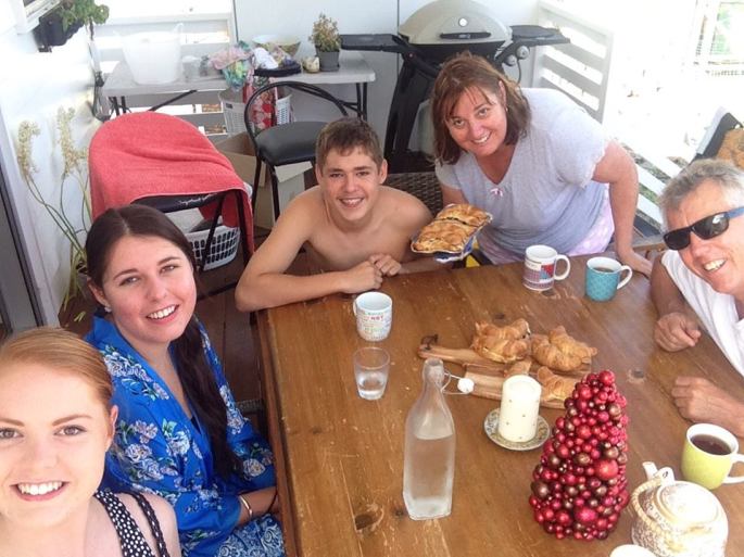 961474_987067241308291_908431143_n